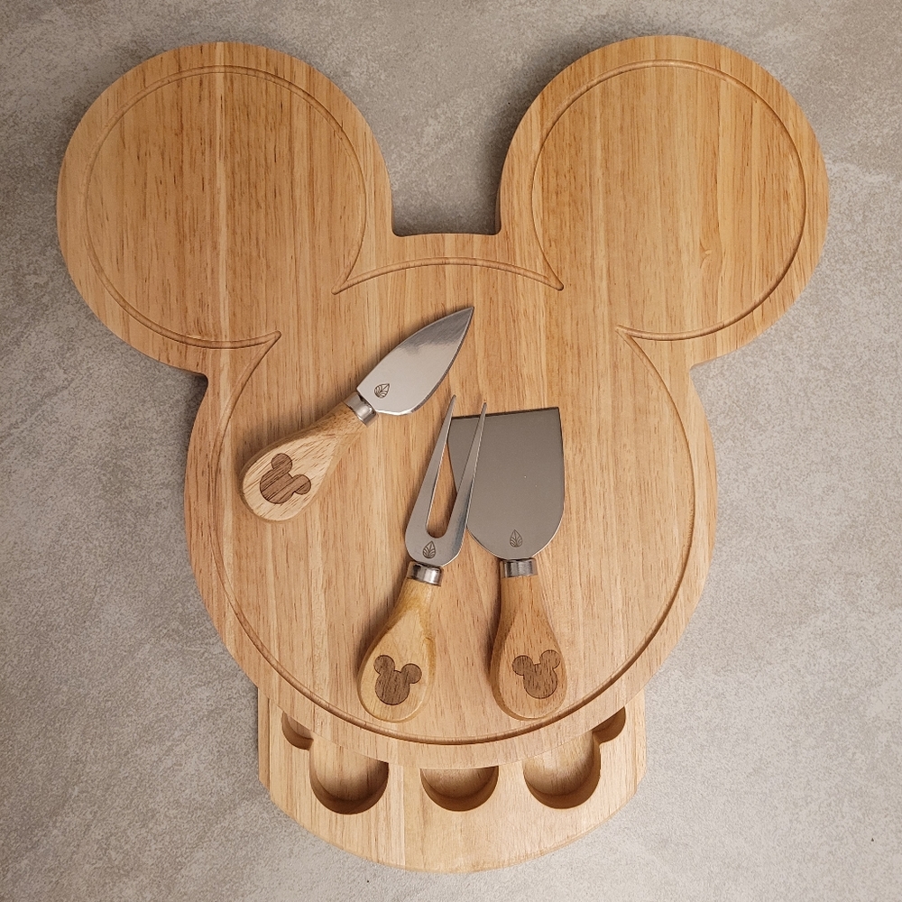 Disney Mickey Mouse Wooden Cheese Board Set